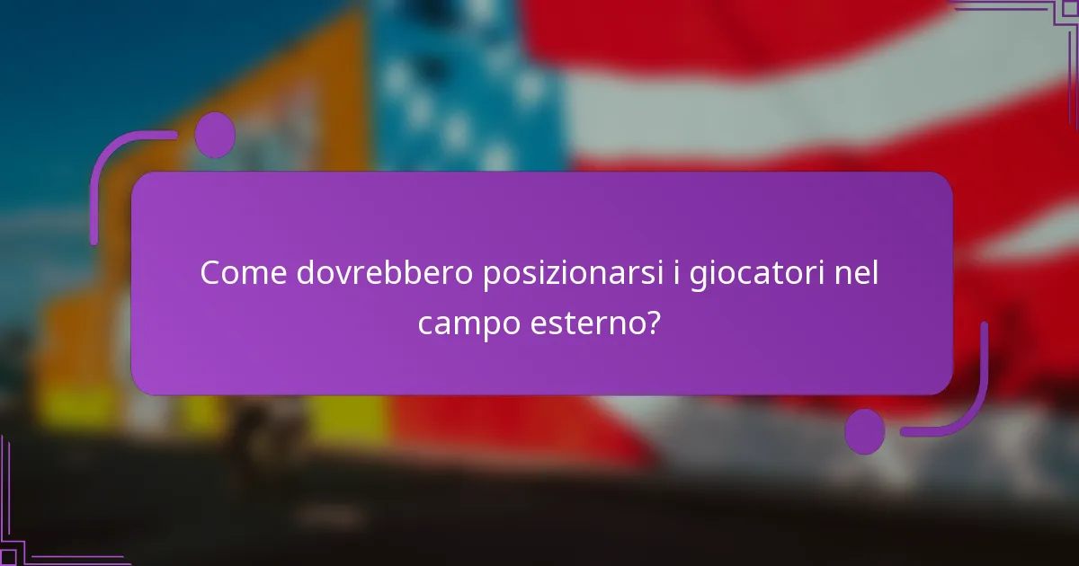 Come dovrebbero posizionarsi i giocatori nel campo esterno?